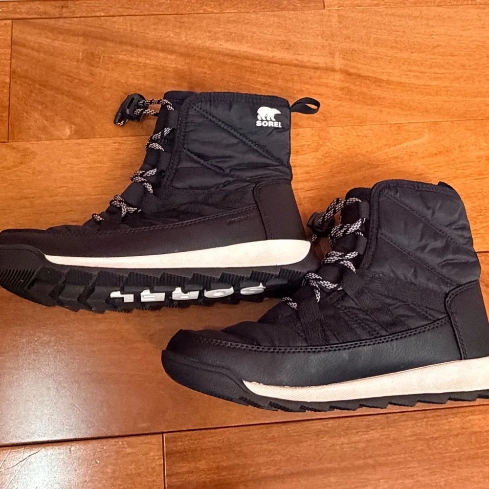 Sorel Whitney II Short Lace Snow Boots Kids Black Waterproof NY5173-010 Size 4.5